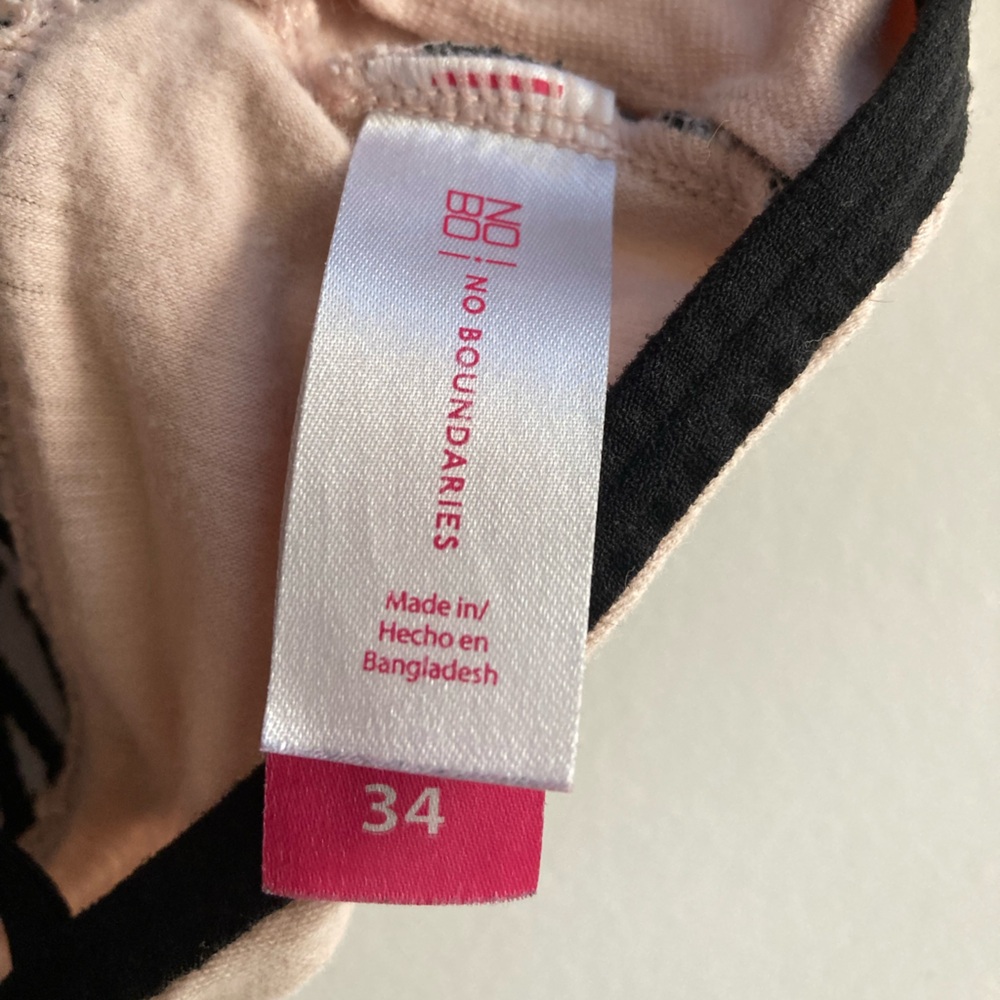 MUST BUNDLE: No Boundaries | Women’s High-Neck Sports Bra - Picture 4 of 5